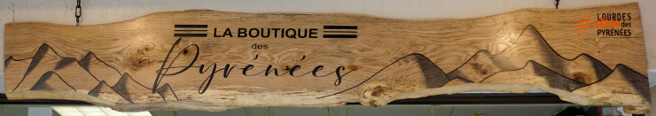 2022 05 30 Enseigne bois Boutique des Pyrénées