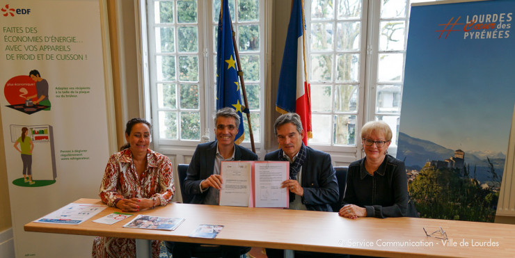2022 10 12 Signature Convention EDF CCAS Lourdes 3