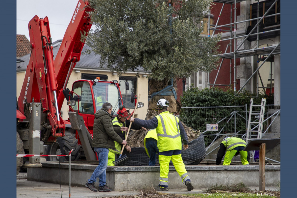 2024-02-15-Pose-installation-Olivier-Parvis-de-la-Mairie-23