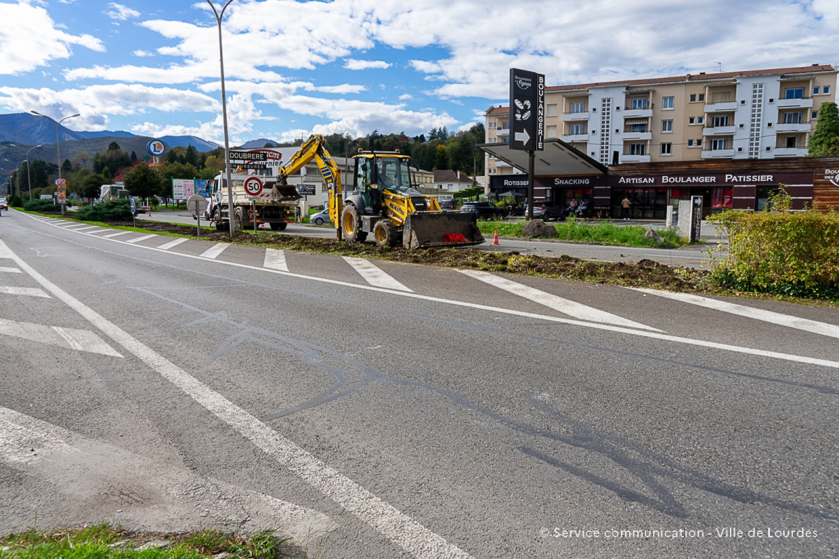 2024-10-24-Amenagements-Terre-plein-Av-Francois-Abadie-02-redim-droppics