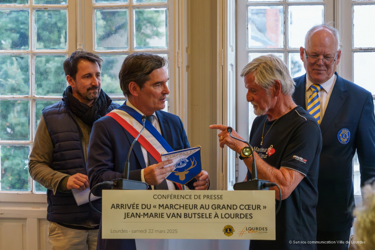 Marcheur-au-grand-cur-Lourdes-mars-2025-11-redim-droppics