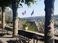 drapeaux-chateau-bastion