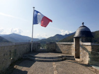 drapeaux-chateau-pointe-cavalier