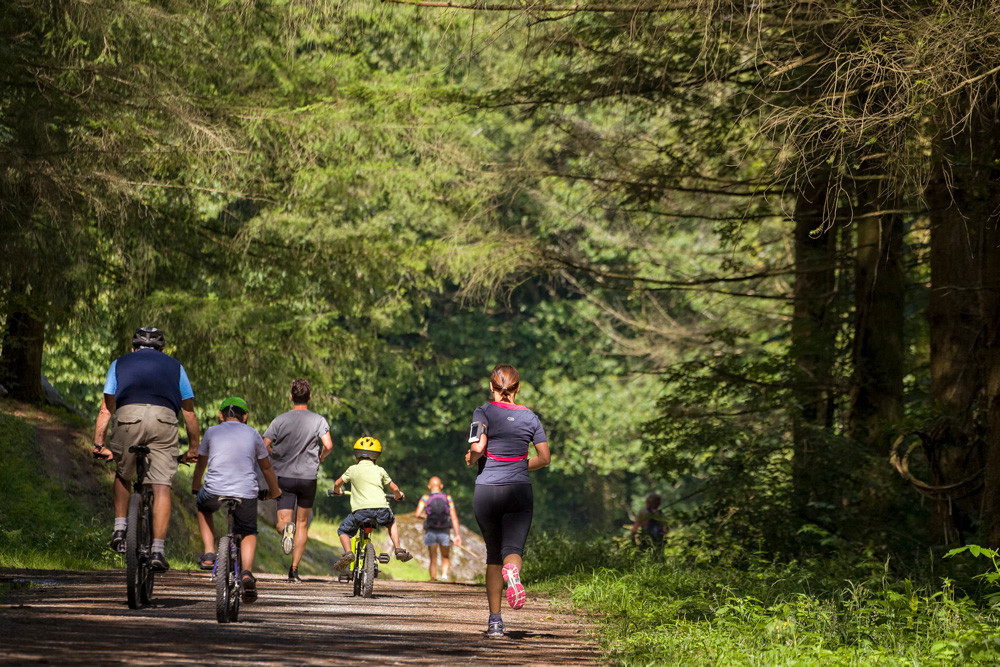 Famille-a-velo-2014-HD--P-Vincent--OT-Lourdes