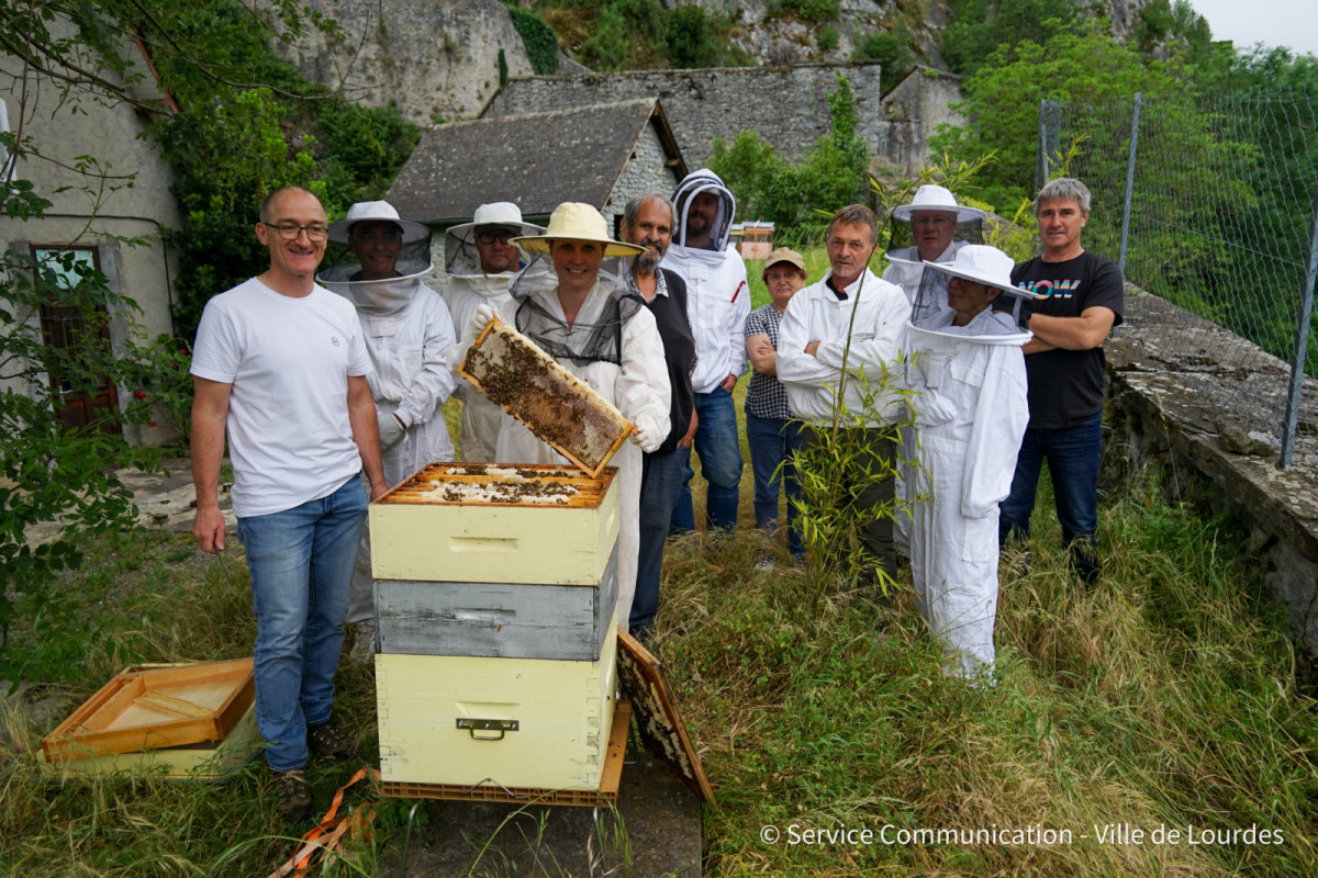 2022-05-20-Journee-mondiale-des-abeilles---Ruches-Chateau-32