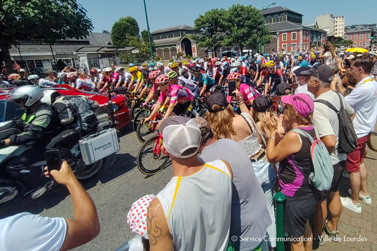 2022-07-21-Coureurs-TDF-2022-Lourdes---Service-communication-ville-de-Lourdes-1