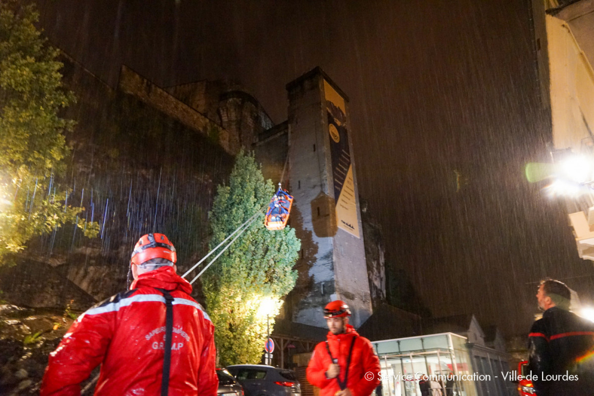 2022-09-29-Exercice-Pompiers-Lourdes-Chateau-c-Service-communication-Lourdes-13