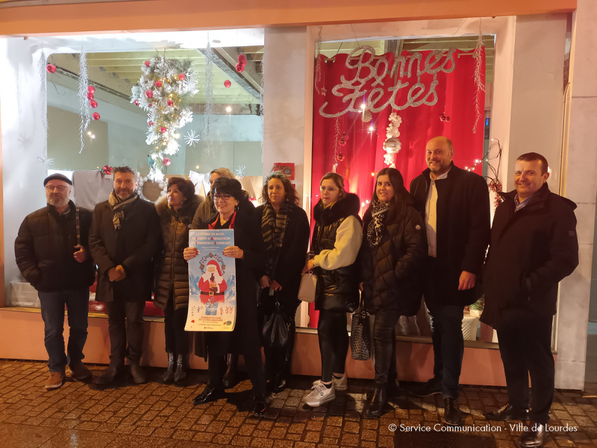 2023-12-01-Inauguration-Vitrine-Noel-CACL-1