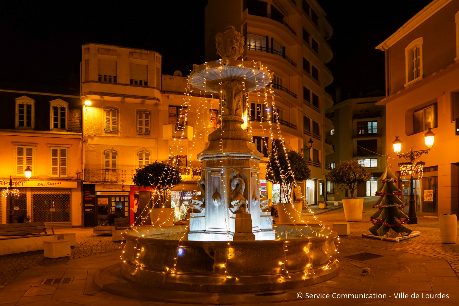 2025-12-01_illuminations_decorations_ville_nuit-013