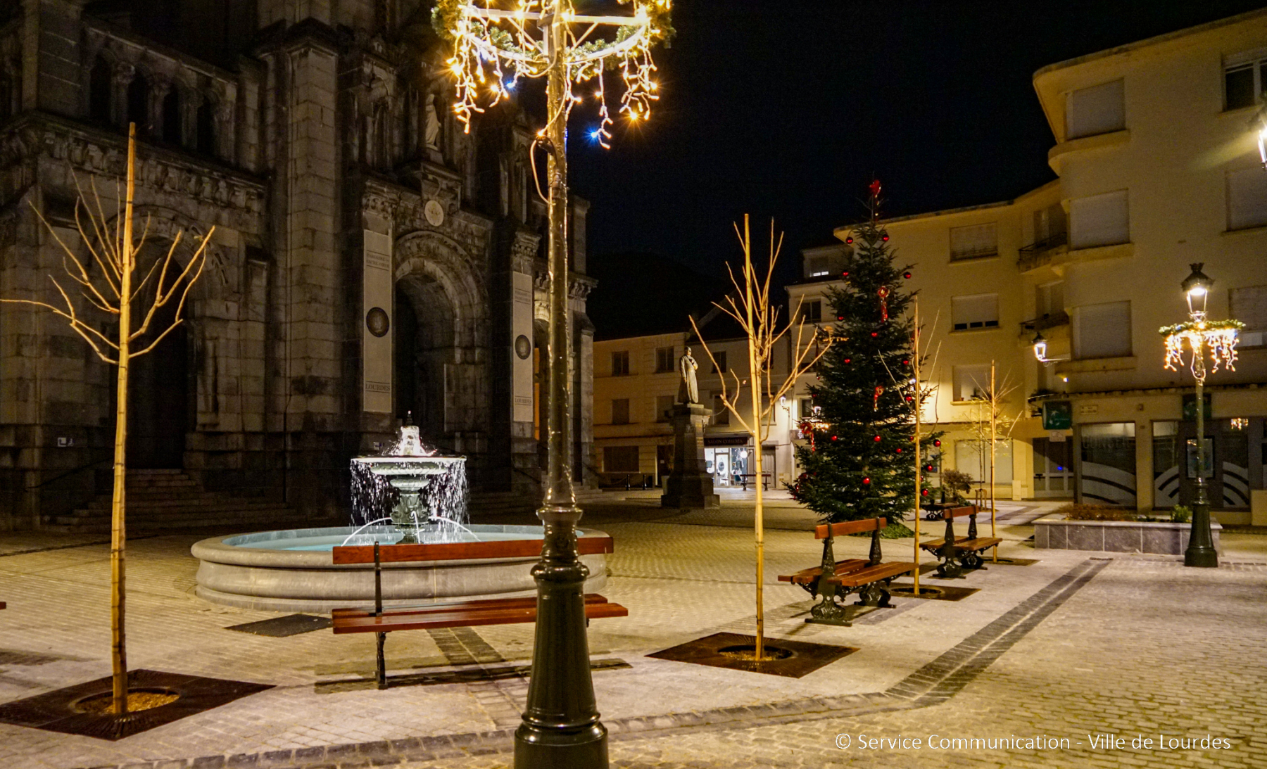 2025-12-01_illuminations_decorations_ville_nuit-037