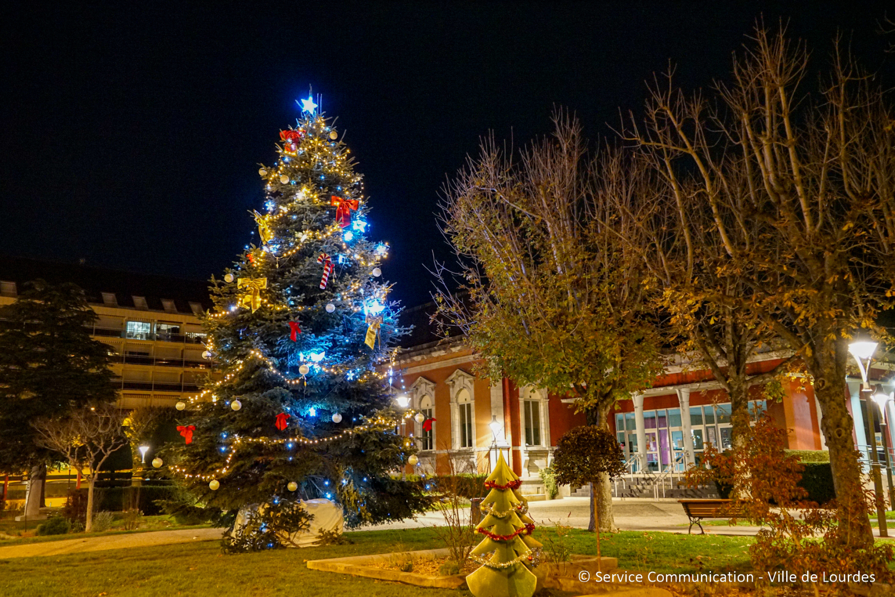 2025-12-01_illuminations_decorations_ville_nuit-053