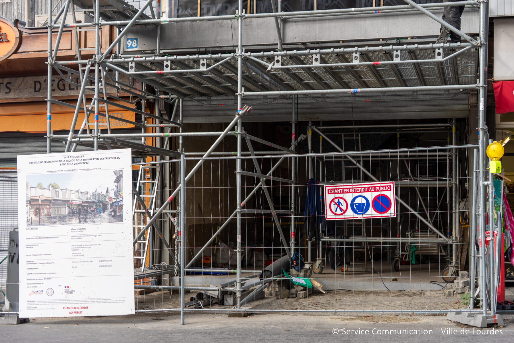2025-10-22-travaux-antenne-office-tourisme-rue-de-la-grotte-06