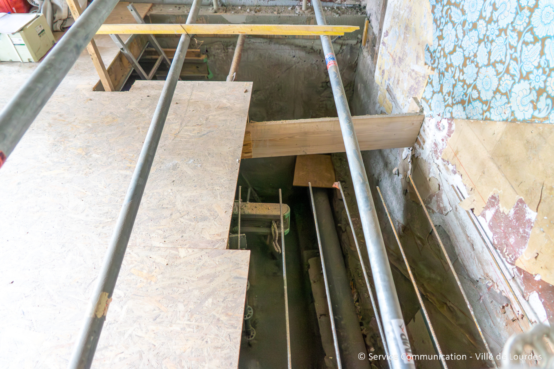 2025-10-22-travaux-antenne-office-tourisme-rue-de-la-grotte-16