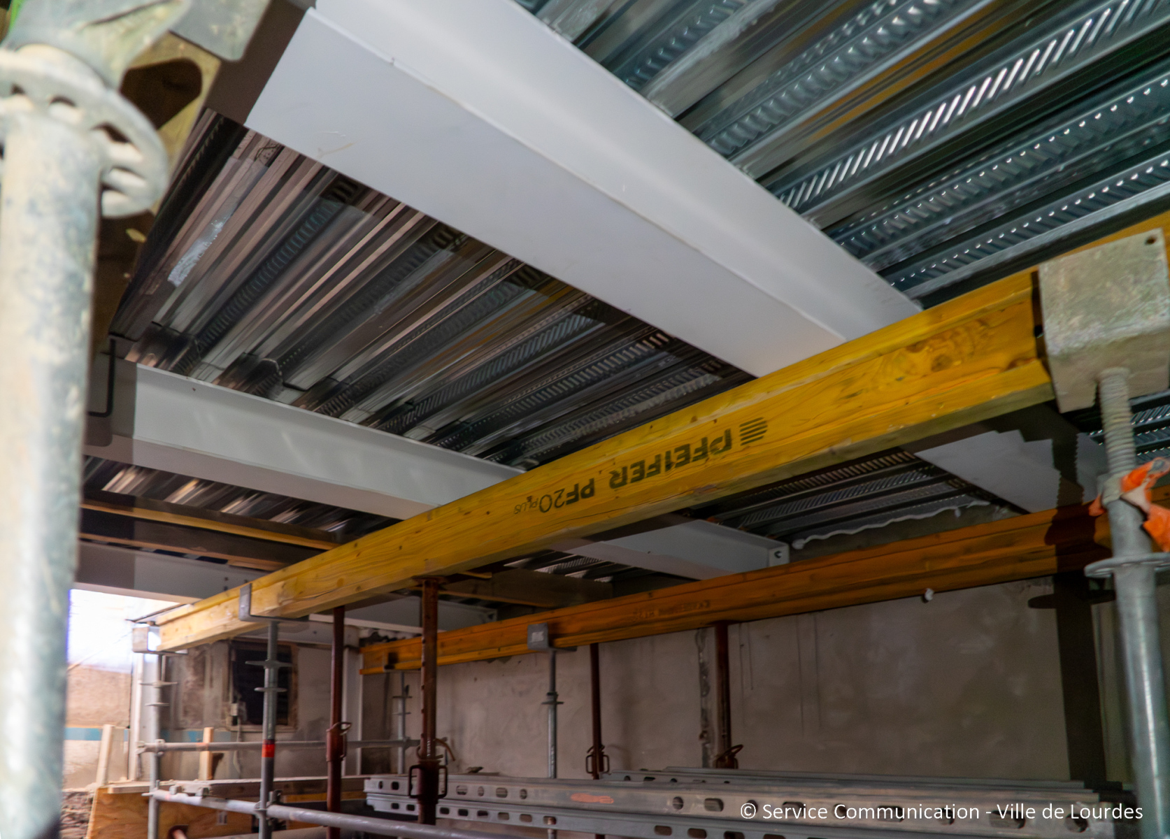 2025-10-22-travaux-antenne-office-tourisme-rue-de-la-grotte-22