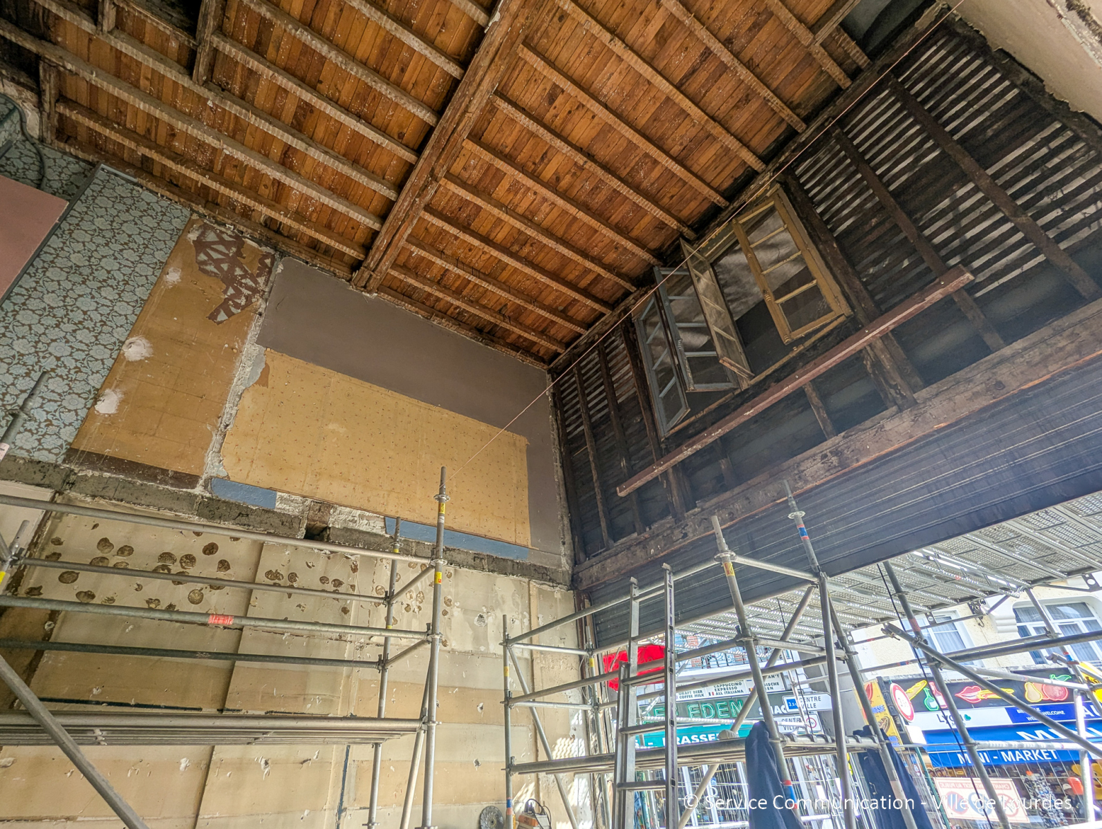 2025-10-22-travaux-antenne-office-tourisme-rue-de-la-grotte-31