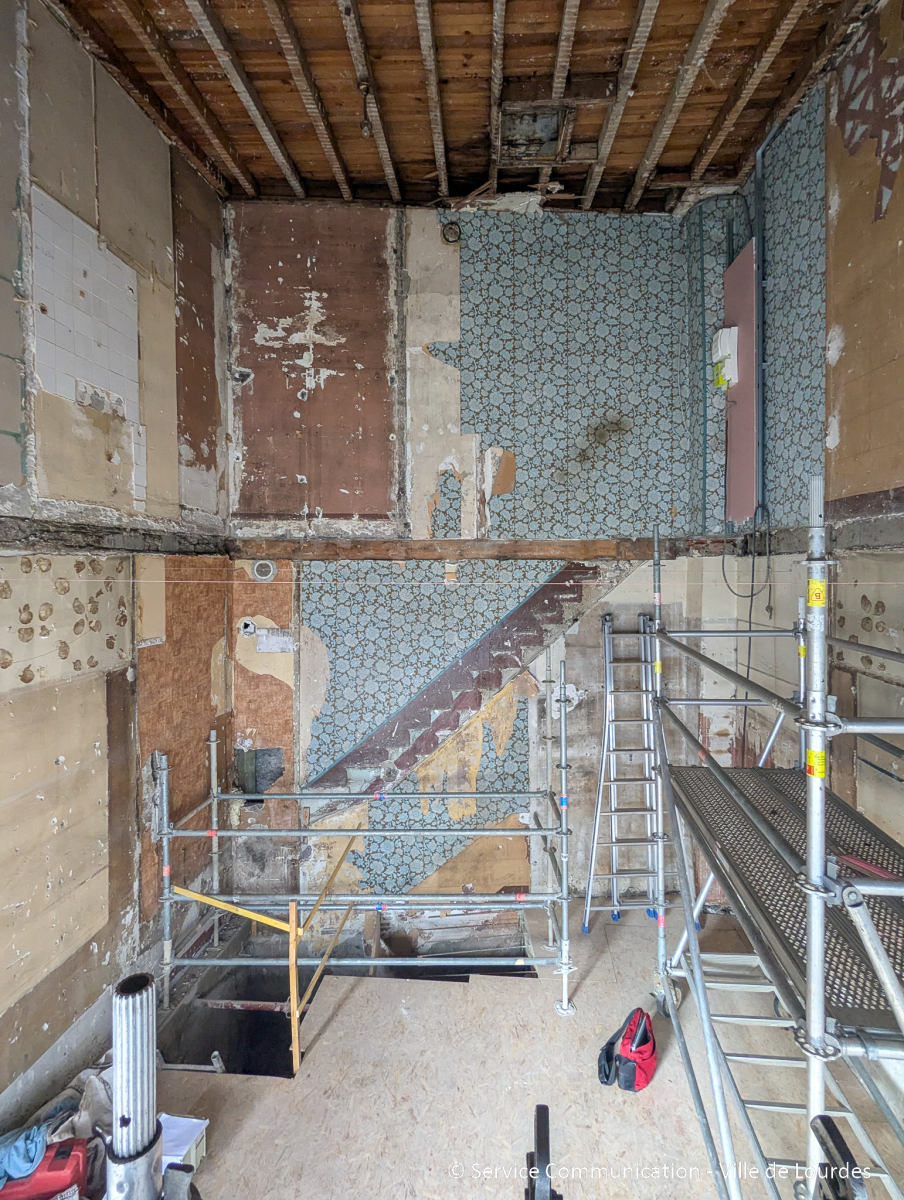 2025-10-22-travaux-antenne-office-tourisme-rue-de-la-grotte-43