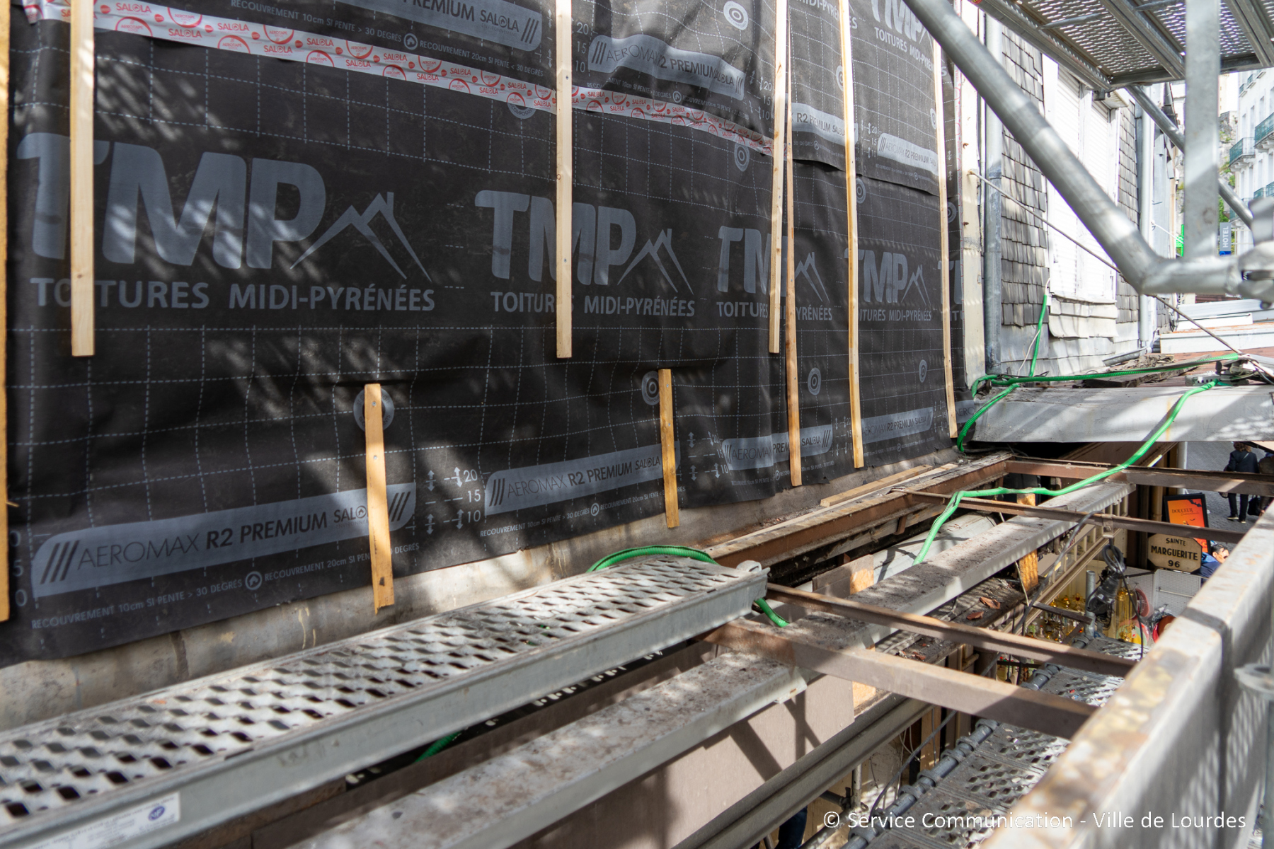 2025-10-22-travaux-antenne-office-tourisme-rue-de-la-grotte-48