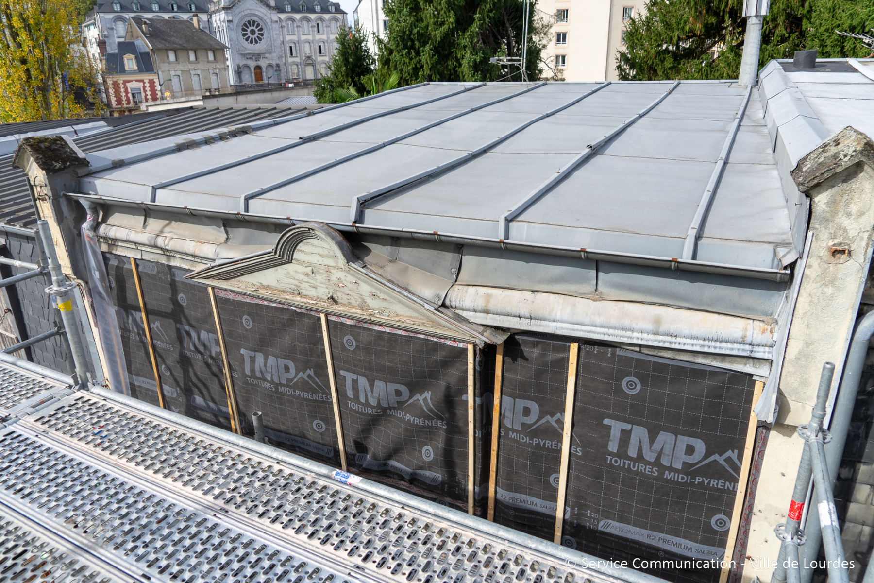 2025-10-22-travaux-antenne-office-tourisme-rue-de-la-grotte-51
