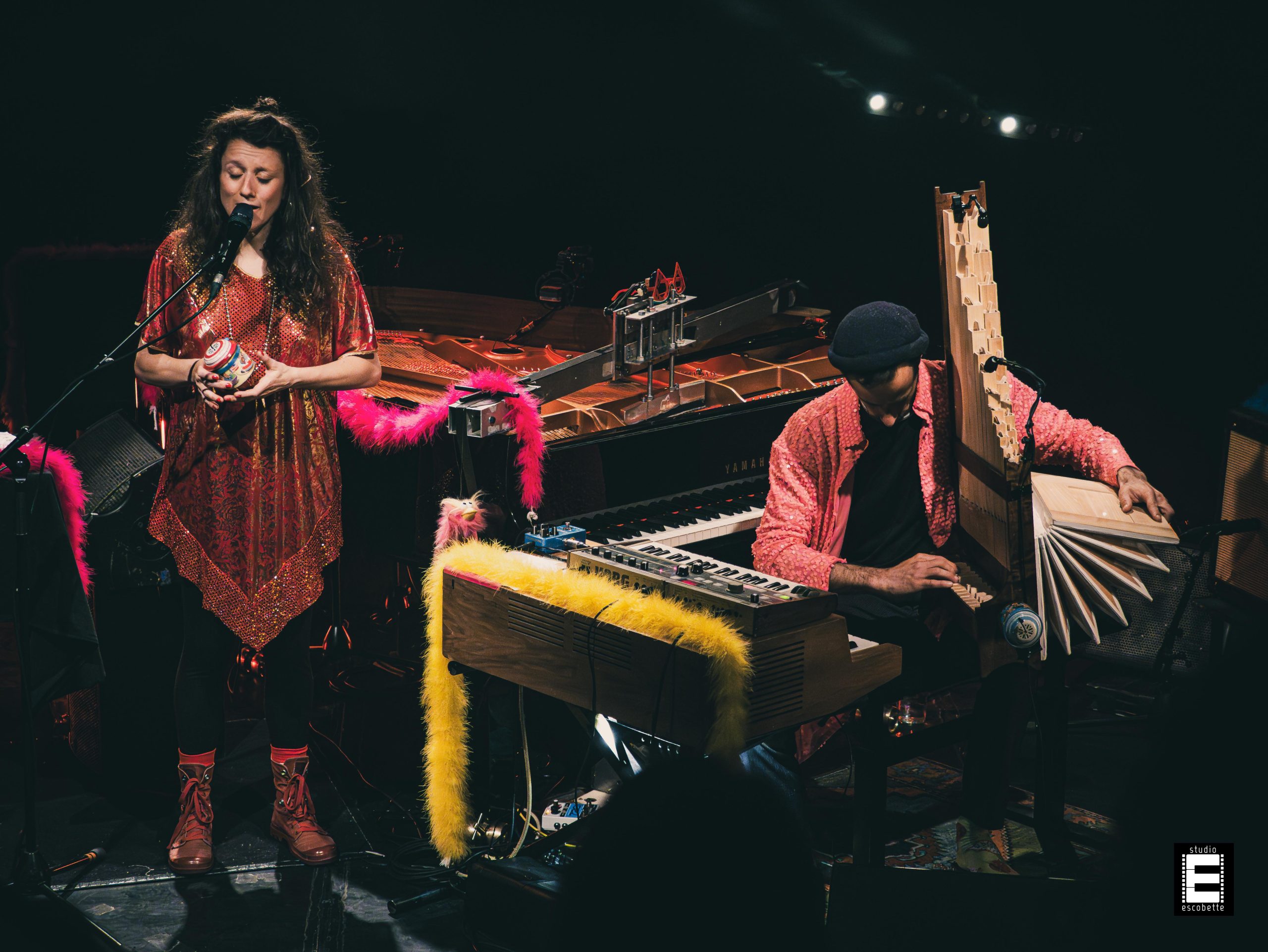 Karma Bazar, Le&iuml;la Martial et Elie Dufour