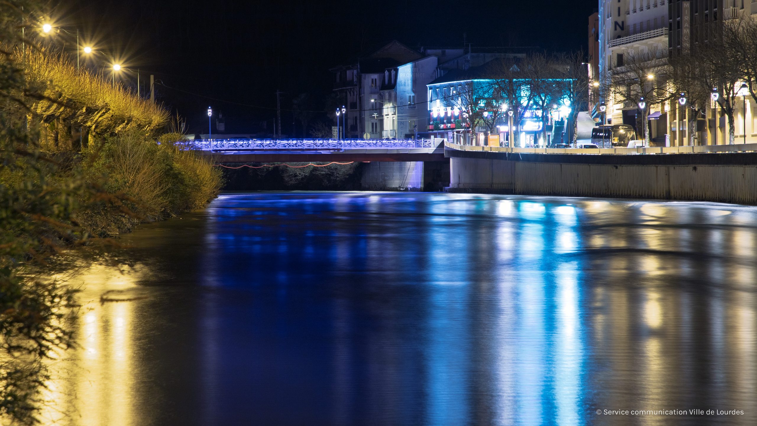 𝗠𝗮𝗿𝘀 𝗕𝗹𝗲𝘂 : 𝗹𝗮 𝗩𝗶𝗹𝗹𝗲 𝘀𝗲 𝗺𝗼𝗯𝗶𝗹𝗶𝘀𝗲 𝗰𝗼𝗻𝘁𝗿𝗲 𝗹𝗲 𝗰𝗮𝗻𝗰𝗲𝗿 𝗰𝗼𝗹𝗼𝗿𝗲𝗰𝘁𝗮𝗹