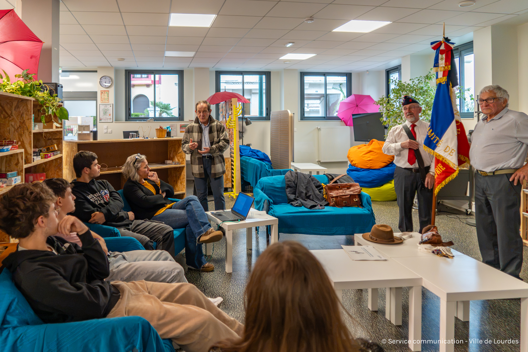 Formation porte-drapeaux : quatre lycéens pour prendre la relève