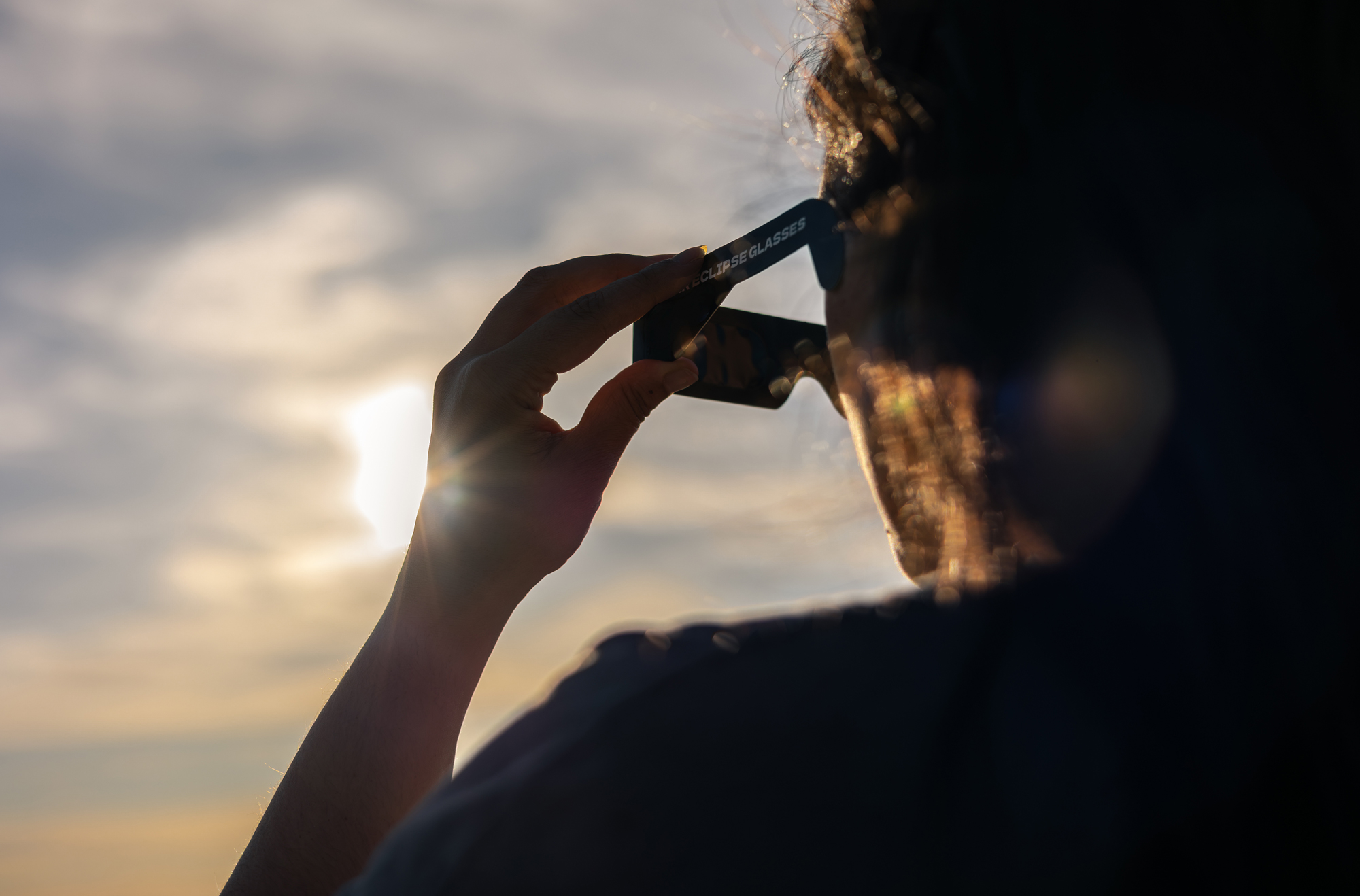 Éclipse du 12 août : les bons gestes pour observer le phénomène en toute sécurité