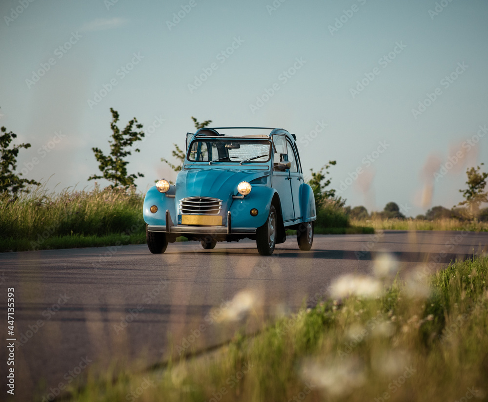 Étape du tour de France à 2CV de l&rsquo;association Parkinson&rsquo;g