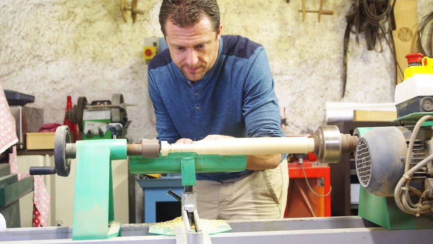 Le luthier d&rsquo;instruments traditionnels – Rencontre avec Régis Latapie